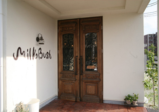 MilkBushs様　店舗エントランス